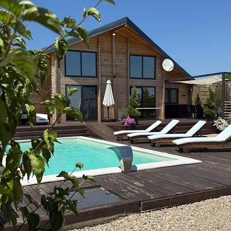 Casa Del Corniolo And Pool Haus Fruska Gora *